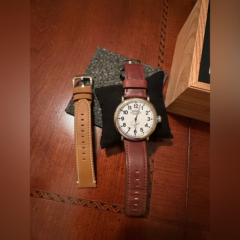 Shinola Runwell Watch with extra band - Picture 3 of 7